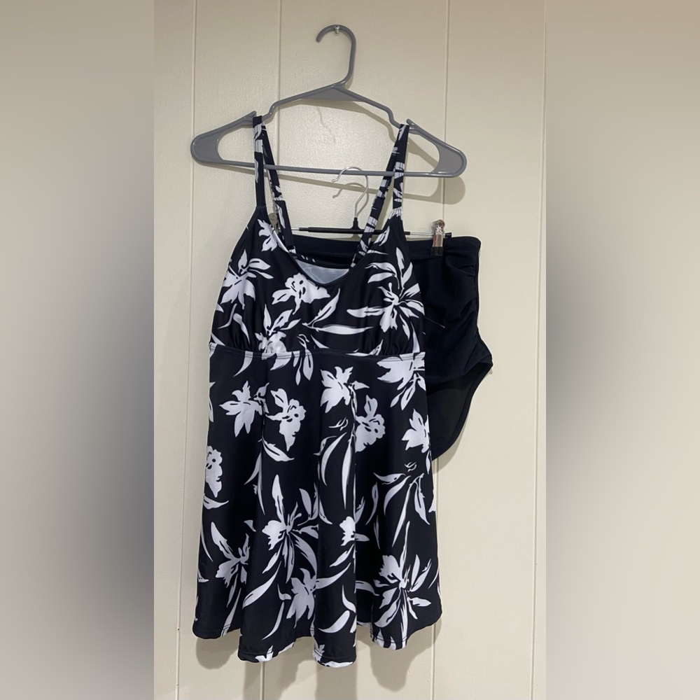 Woman’s Tankini Two-Piece Bathing Suit - Picture 4 of 9